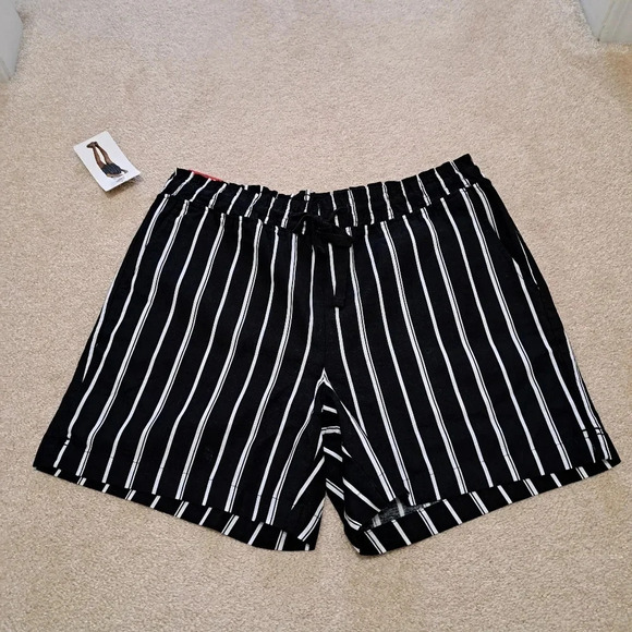 NWT Jachs Girlfriend Shorts Medium Paperbag Waist Black and White Striped - Picture 4 of 13